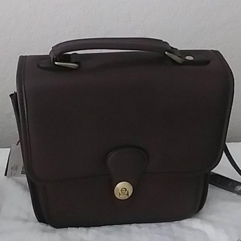 NWT. Mocca Handbag
